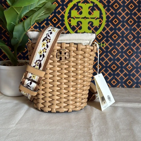 ★可愛い★TORY BURCH EMERSON WOVEN MINI BUCKET BAG Tory Burch | Bags | Nwt Tory Burch Emerson Woven Mini Beige
